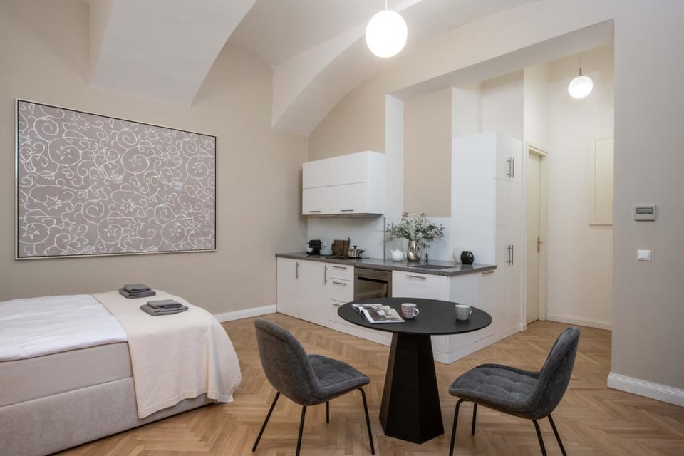 Kitchen or kitchenette, Photo of the whole room, Dining area