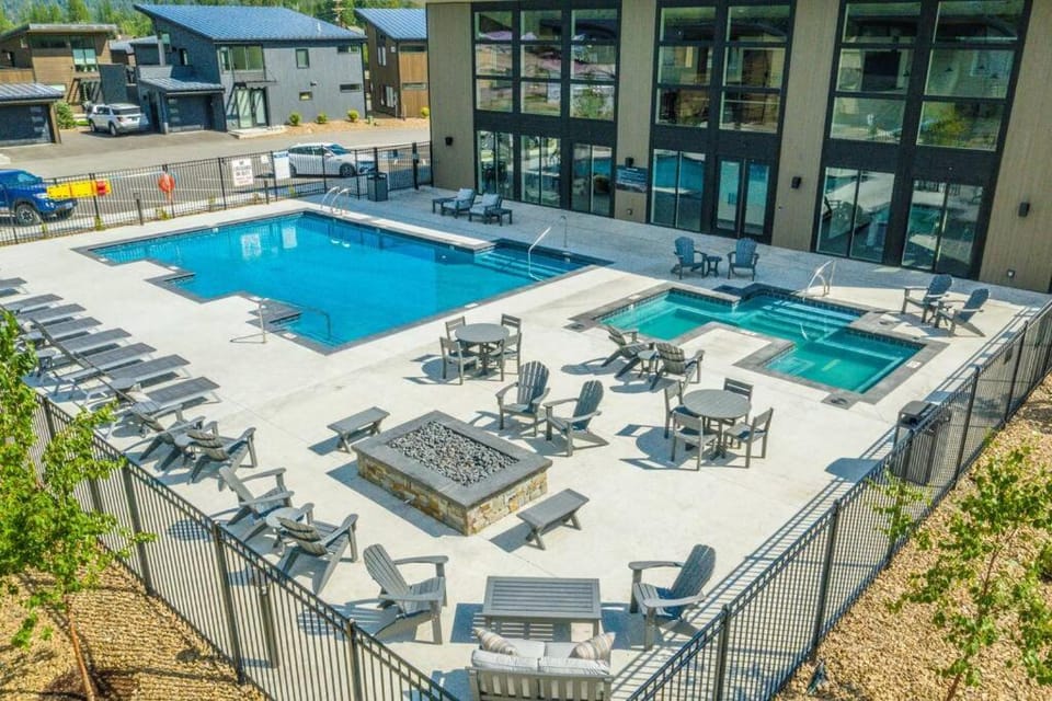 Mountain View Retreat at The Quarry - Sleeps 10! House in Whitefish