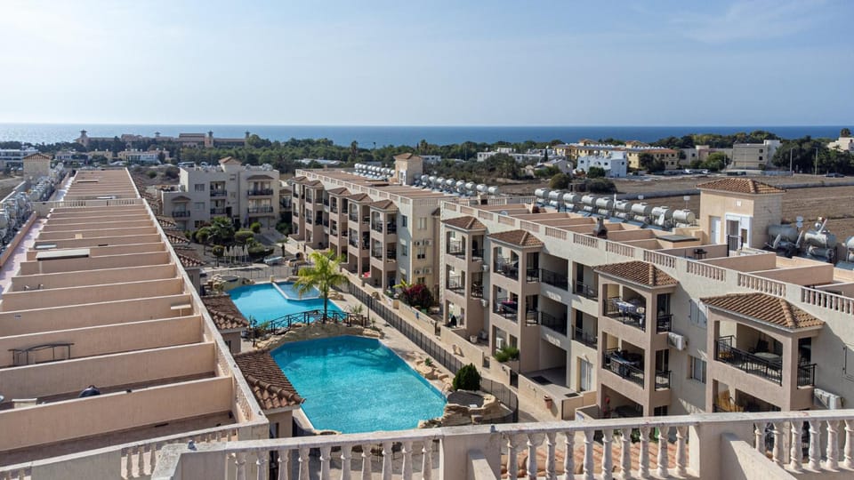 Property building, Pool view, Swimming pool, Swimming pool