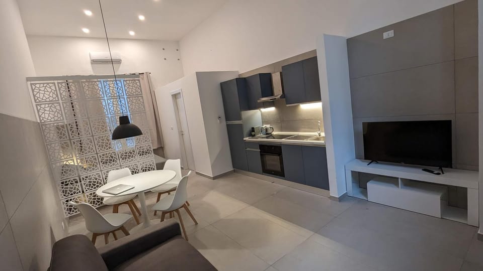 Kitchen or kitchenette, Living room