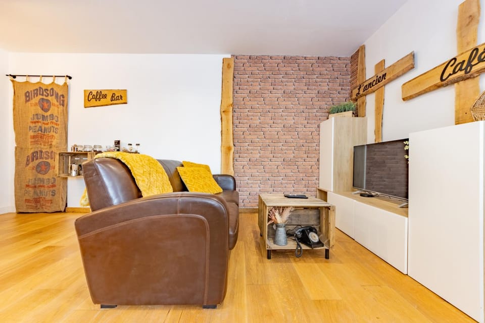 Communal lounge/ TV room, TV and multimedia, Living room, Seating area