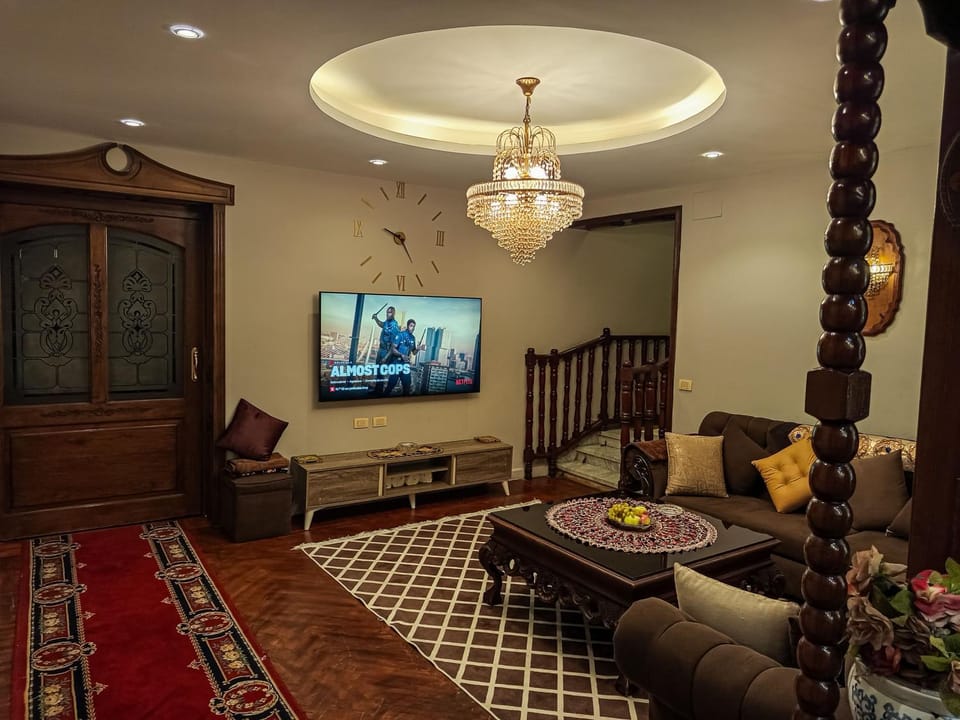 Communal lounge/ TV room, TV and multimedia, Living room, Seating area, Evening entertainment