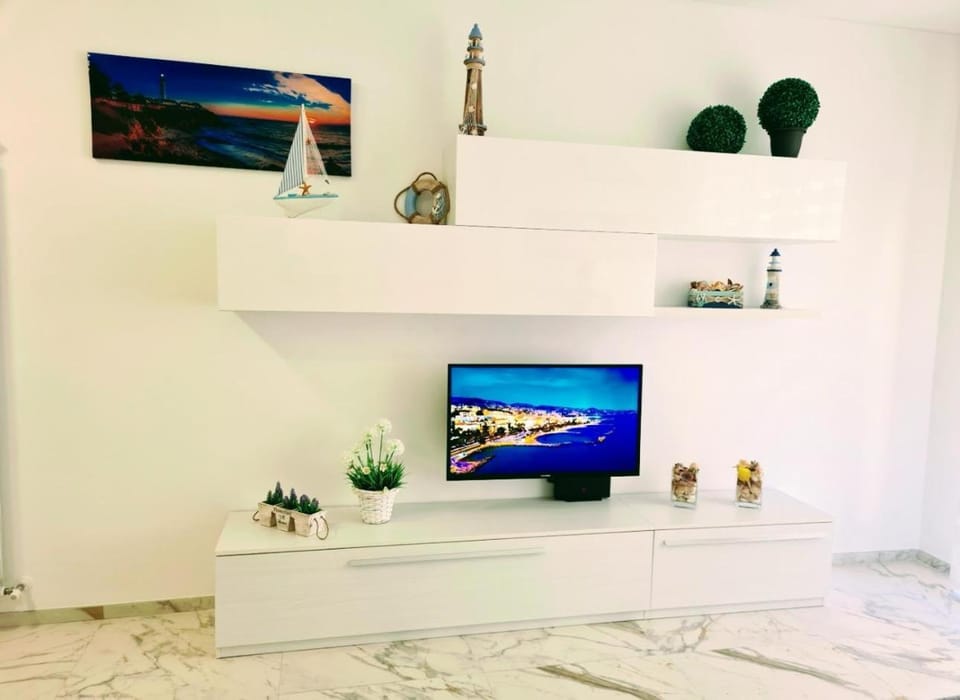 Communal lounge/ TV room, TV and multimedia, Evening entertainment