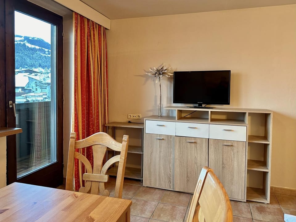 TV and multimedia, Dining area