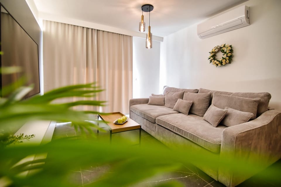 Living room, Seating area, air conditioner