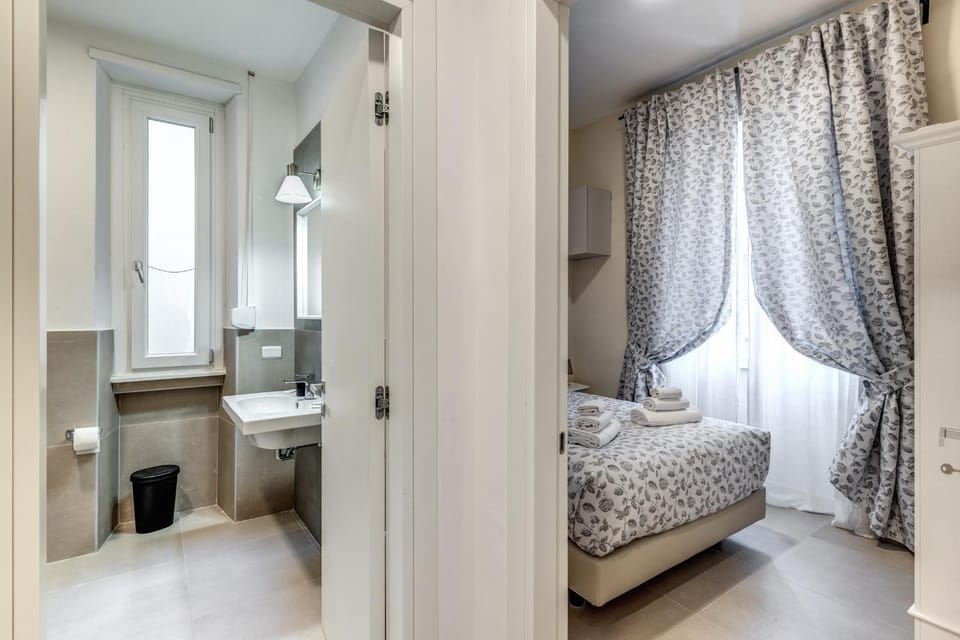 Toilet, Bathroom, Photo of the whole room, towels