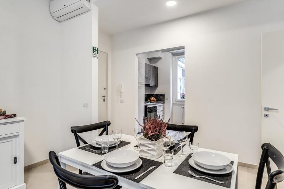 Living room, Seating area, Dining area, air conditioner