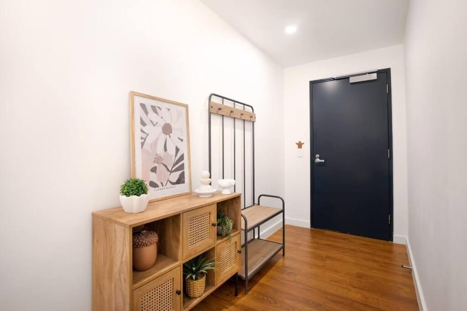 Spacious 2-bed apt in Docklands Balcony & Free Parking Apartment in Melbourne