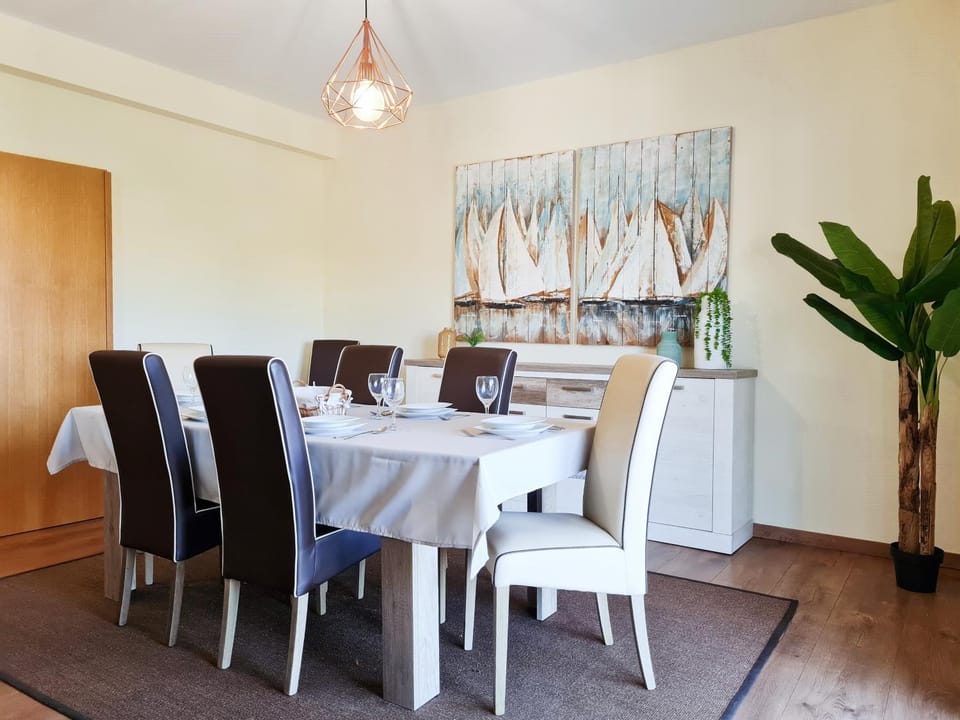 Living room, Dining area
