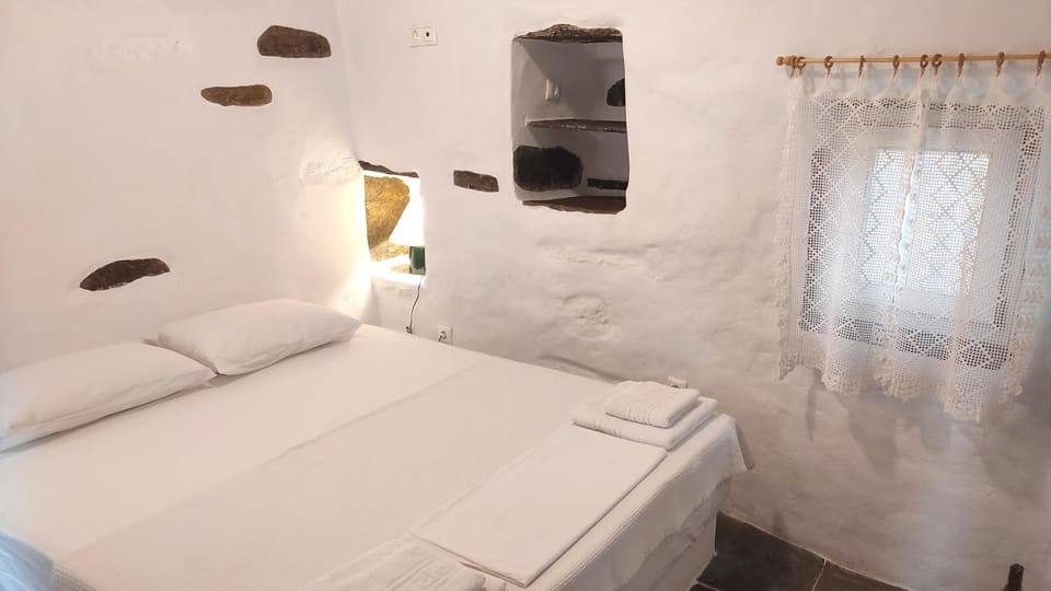 Fyrou- Serenity / Idyllic Traditional Experience House in Milos