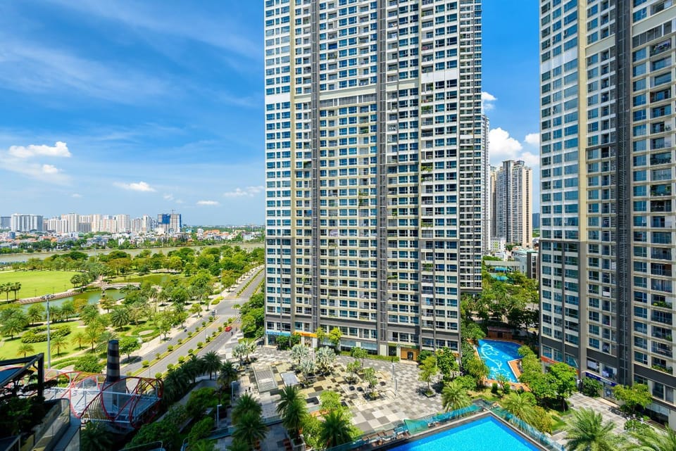 Property building, Natural landscape, Bird's eye view, Pool view, Swimming pool, Location