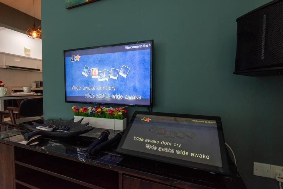 Karaoke,XBox,Foosball,Billiard,Air Hockey,Ping Pong & Board Games Apartment in George Town