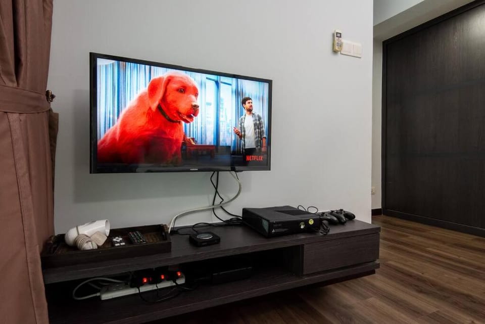 Karaoke,XBox,Foosball,Billiard,Air Hockey,Ping Pong & Board Games Apartment in George Town