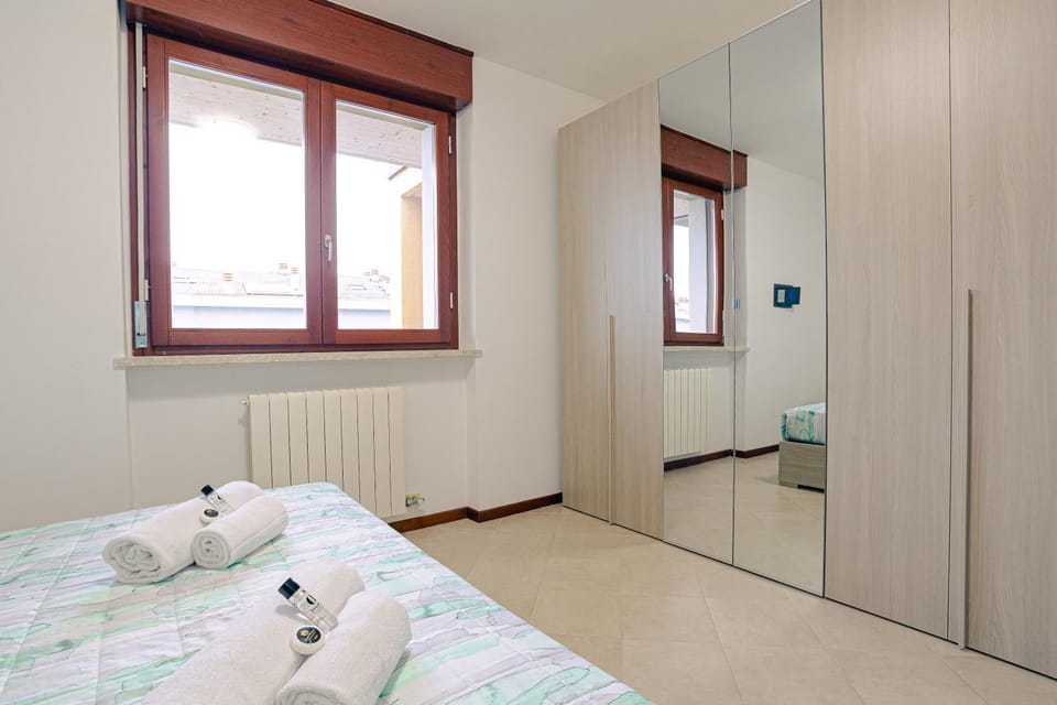 Bed, Bedroom, internet, wardrobe