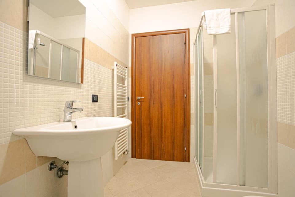 Shower, Bathroom, towels