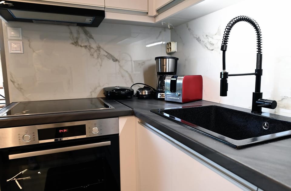 Kitchen or kitchenette, pet friendly, stove