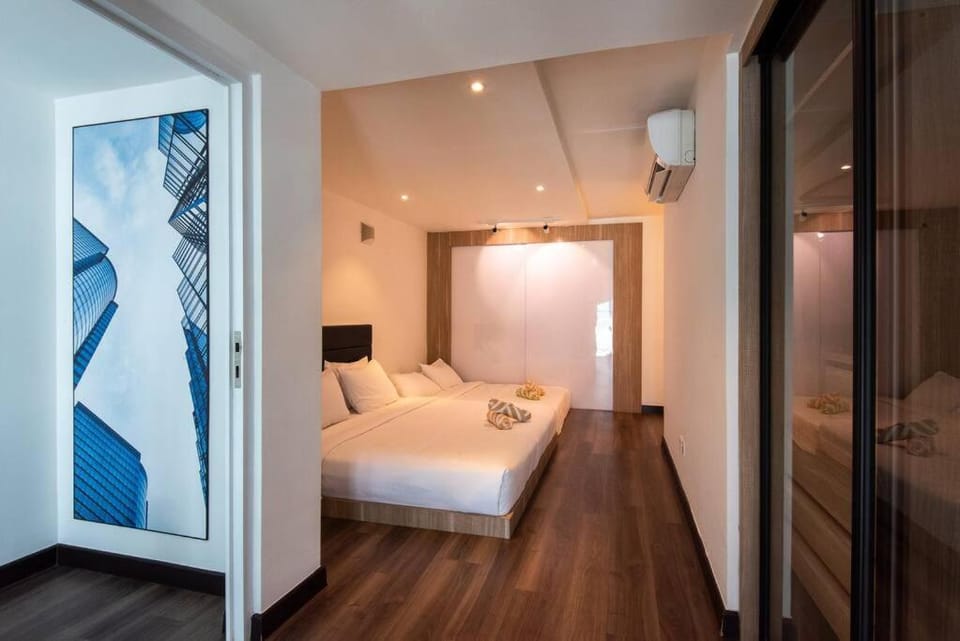 XBox, Karaoke, Foosball, PoolTable, IceHockey, Ping Pong, Board Games Apartment in George Town