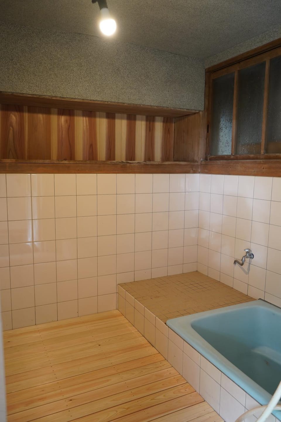 Hot Tub, Bathroom