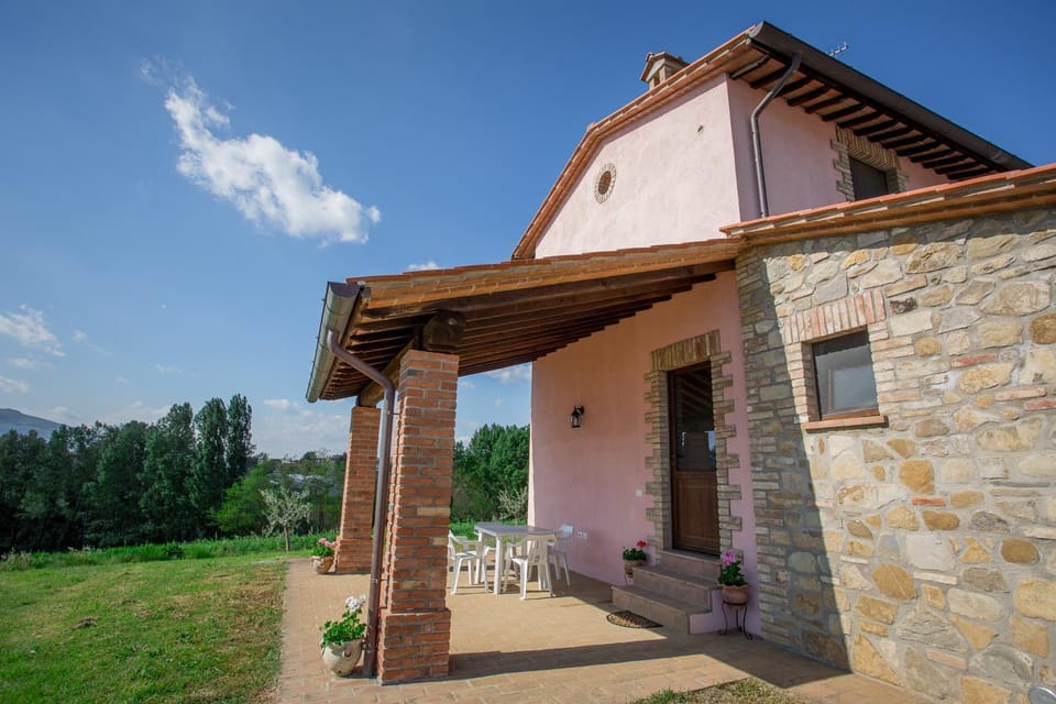 AGRITURISMO La COLLINA del SOLE Country House in Umbria