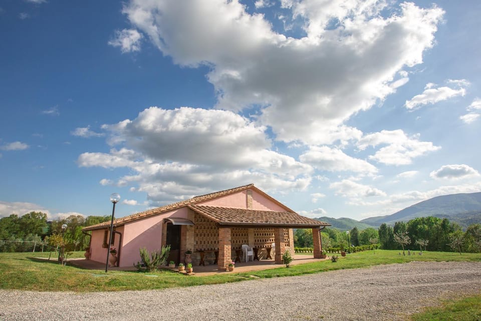 AGRITURISMO La COLLINA del SOLE Country House in Umbria