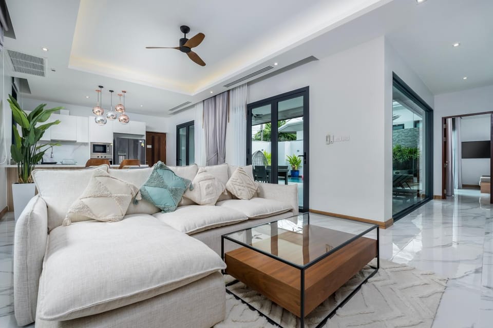 Living room, fireplace, air conditioner
