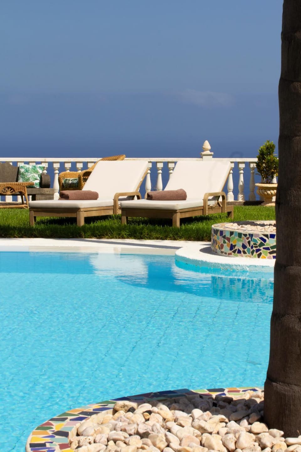 Day, Natural landscape, Pool view, Sea view, Swimming pool, sunbed