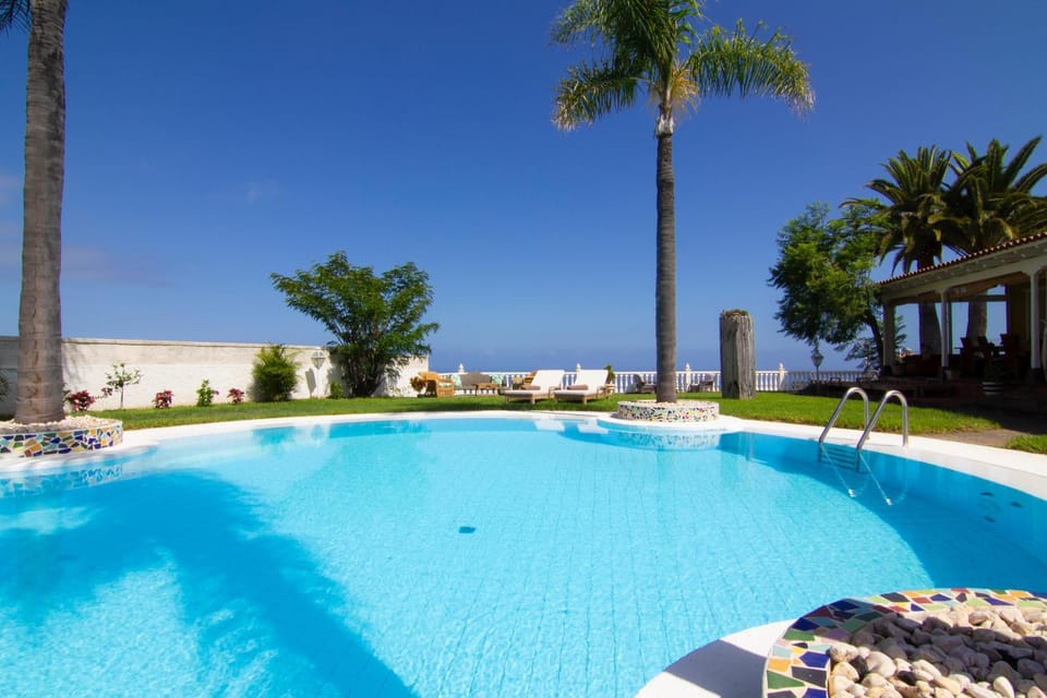 Garden, Sea view, Swimming pool, sunbed