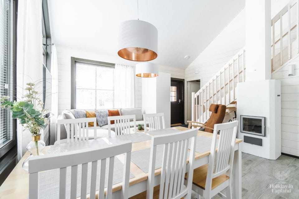 Seating area, Dining area, flat iron