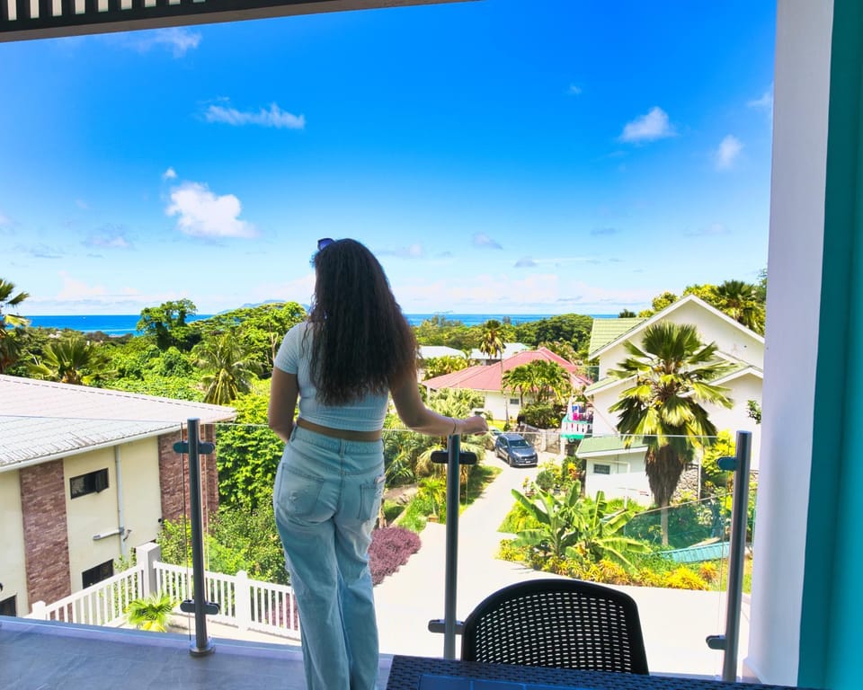Property building, Day, Natural landscape, Balcony/Terrace, Sea view
