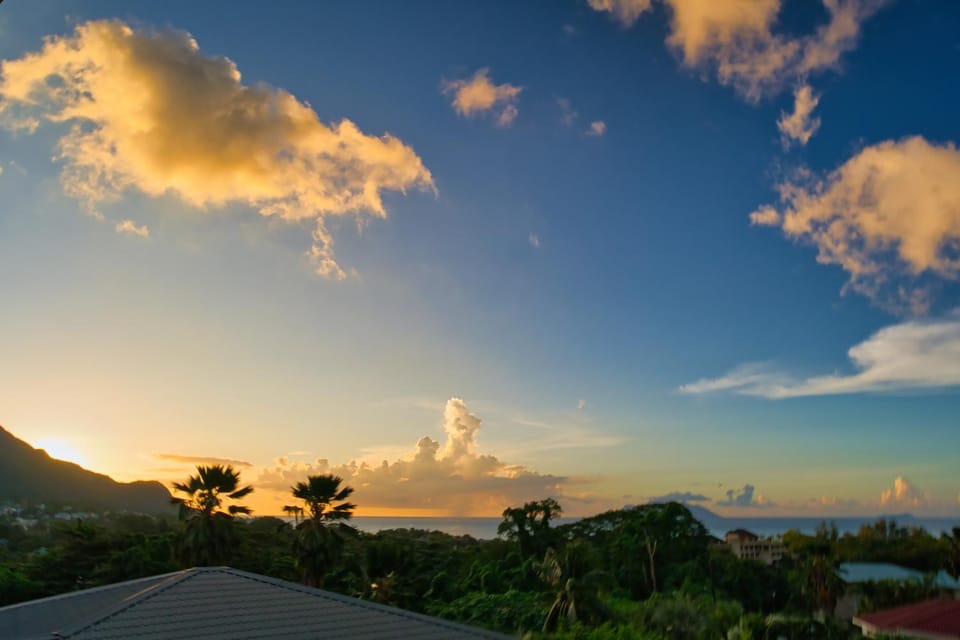 View (from property/room), Mountain view, Sea view