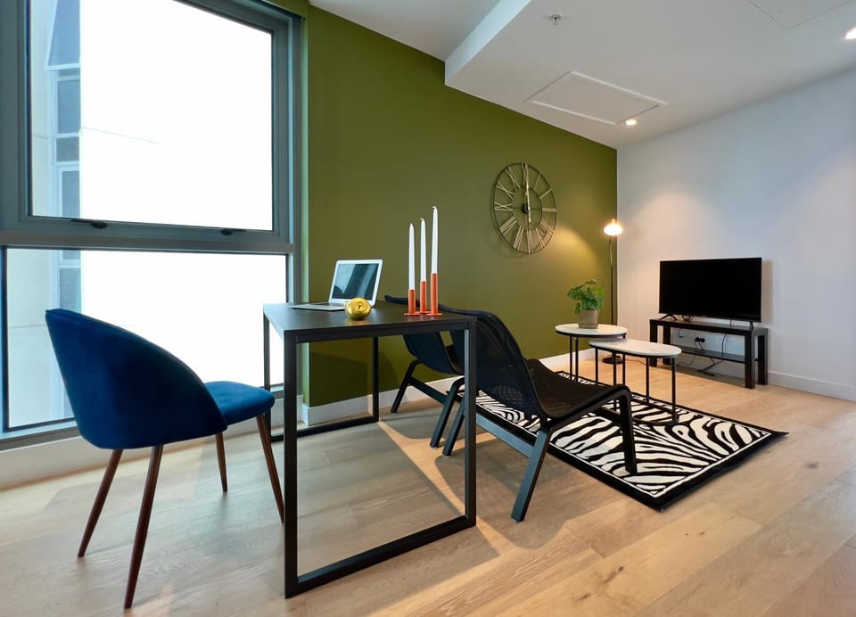1 BRM, Sea View, Newly Renovated, Next to Crown Apartment in Southbank