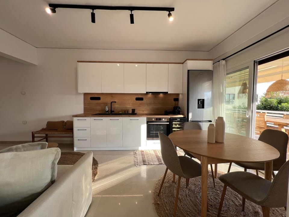 Kitchen or kitchenette, Living room, Seating area, Dining area, pet friendly
