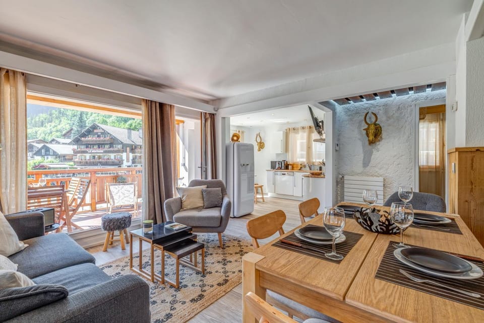 Kitchen or kitchenette, Living room, Seating area, Dining area, minibar