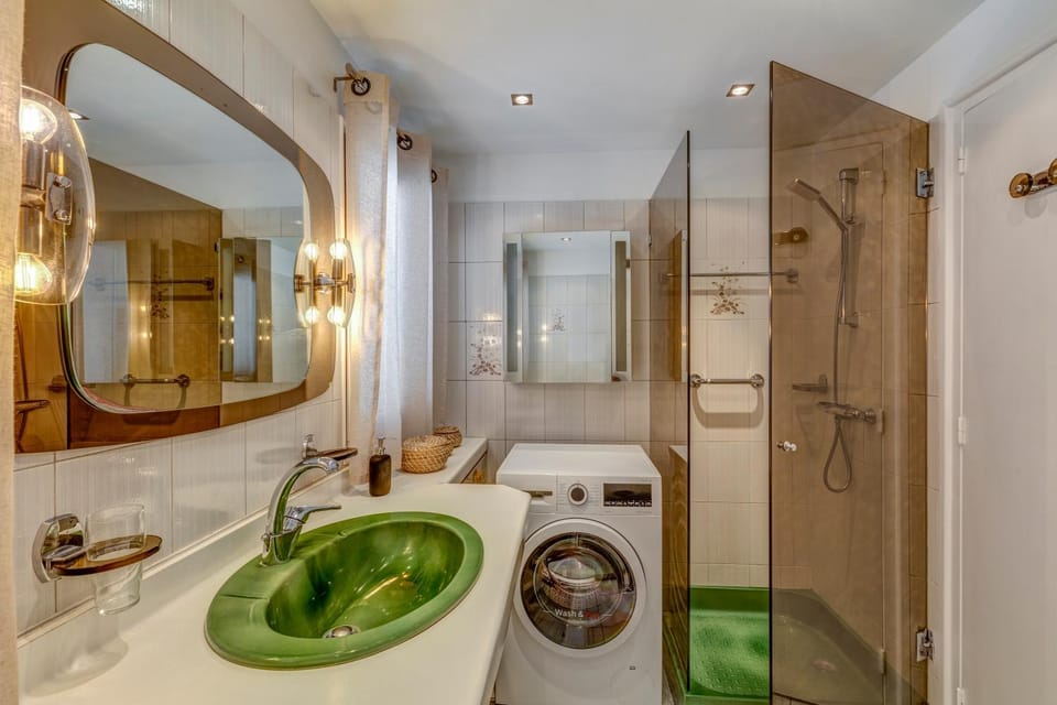 Shower, Toilet, Bathroom, Bath, towels