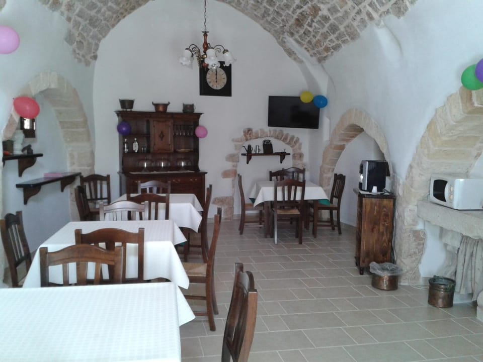 Communal lounge/ TV room, Dining area, Breakfast