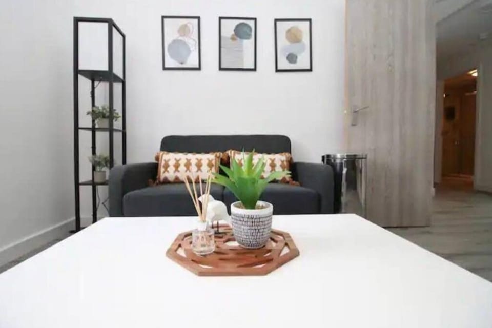 Luxury Redefined:Cardiff 1-bed Apartment in Cardiff