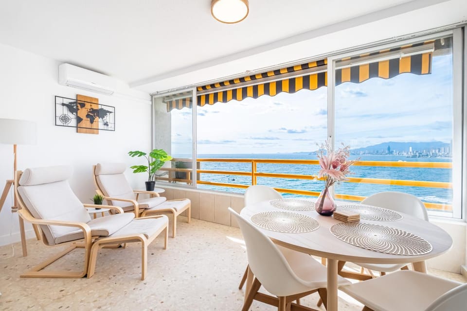 Natural landscape, View (from property/room), Balcony/Terrace, Living room, Dining area, Sea view, air conditioner