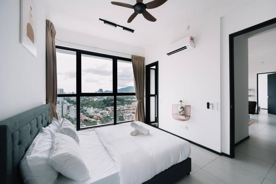 NEW Infinity Pool Seaview 3Bedrooms 2Carparks 262 Apartment in George Town