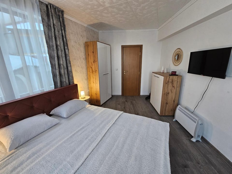 Bed, TV and multimedia, Bedroom, internet