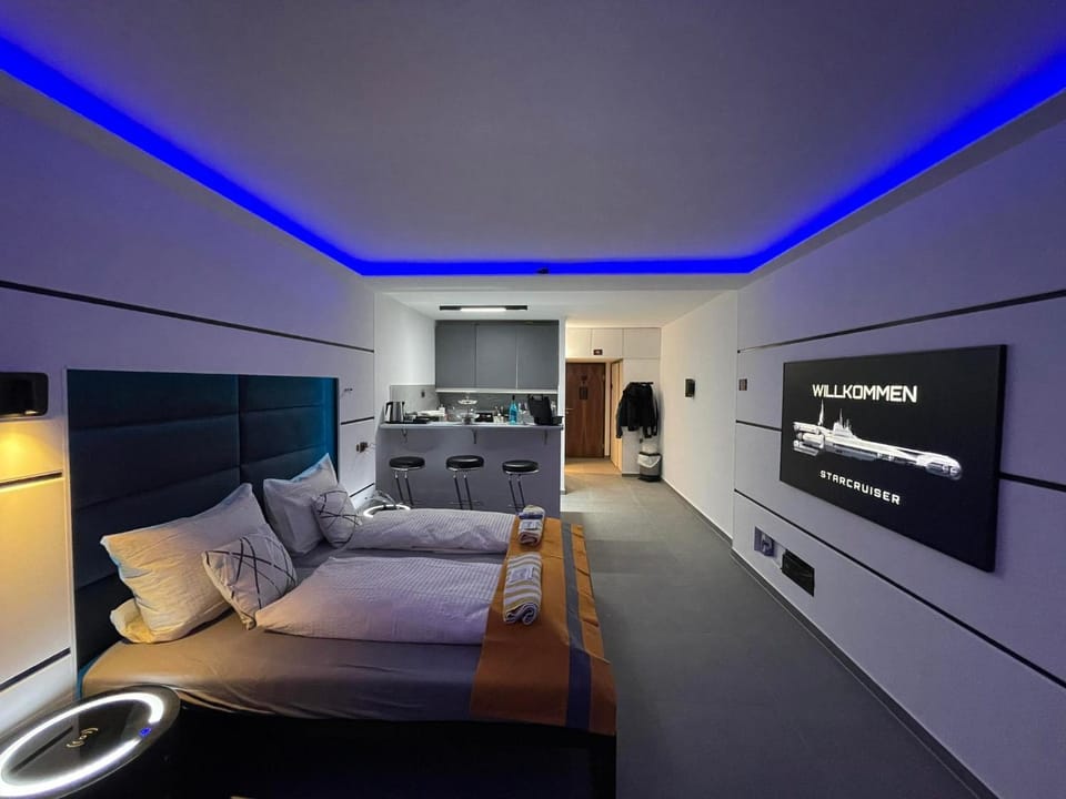 Bed, Photo of the whole room, Bedroom, kitchen