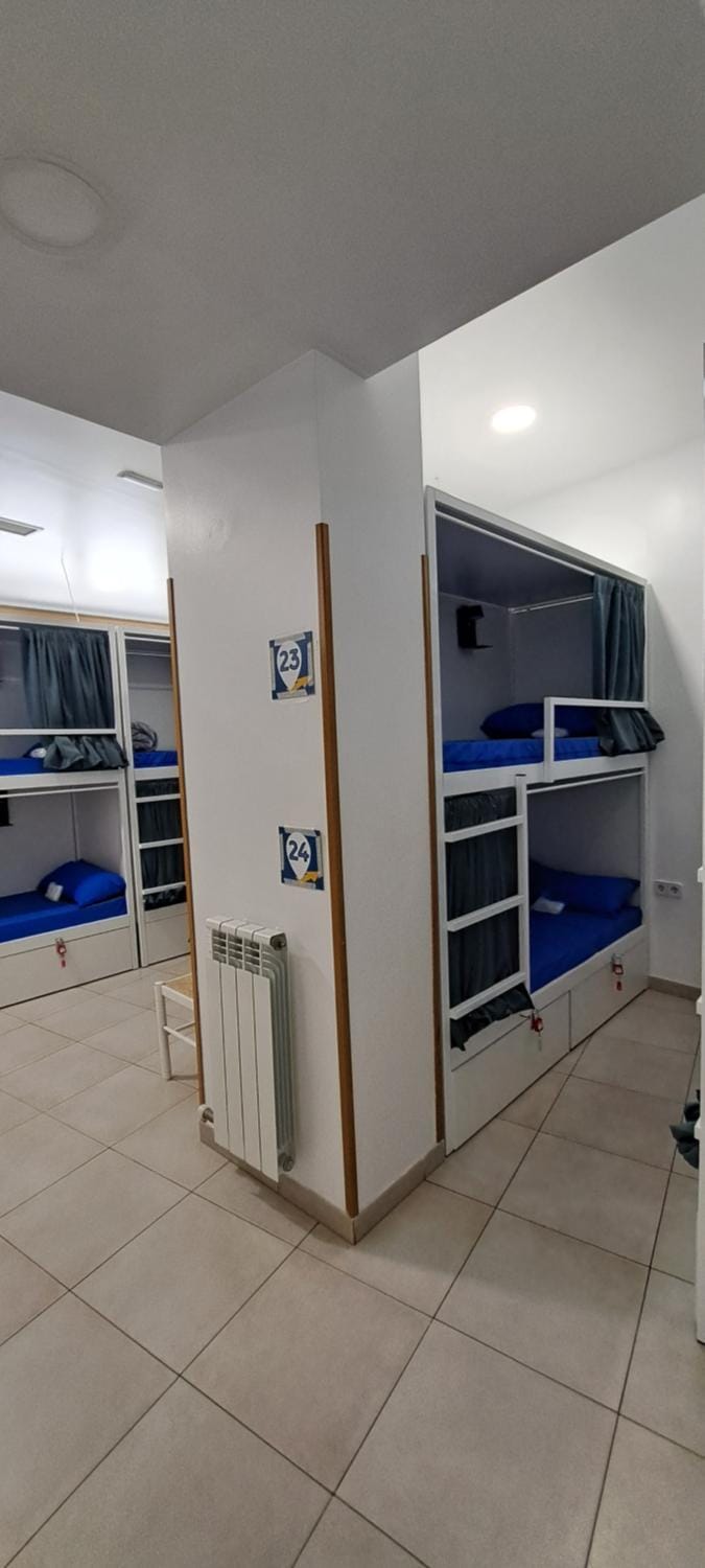 Bedroom, bunk bed