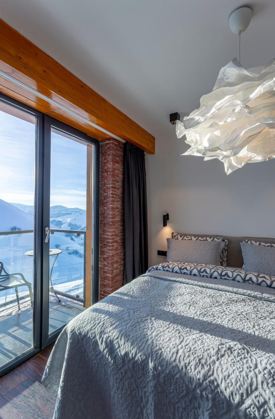 Bed, Balcony/Terrace, Living room, Mountain view, Mountain view