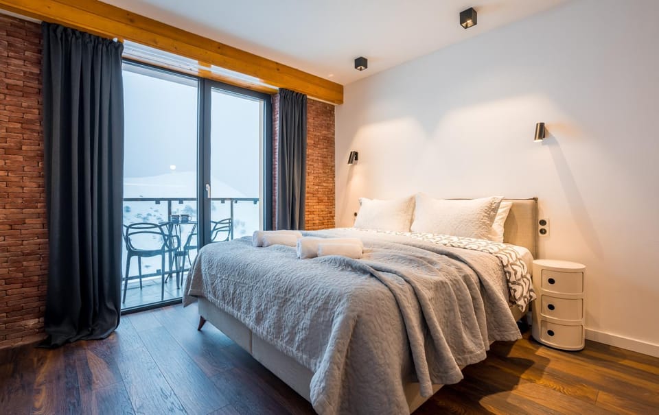 Bed, Skiing, Skiing, Balcony/Terrace, Living room, Photo of the whole room, Bedroom, Mountain view, towels