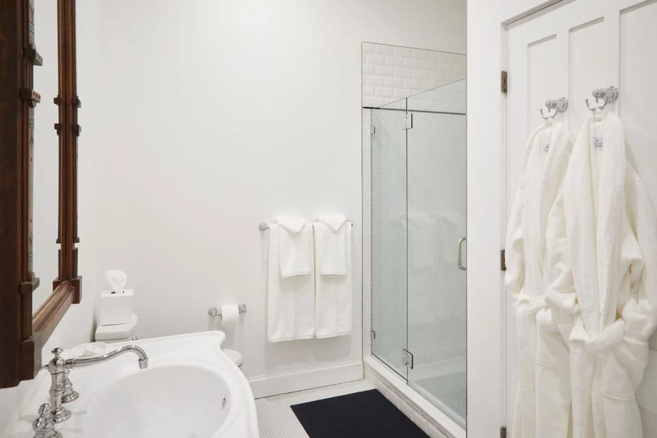 Shower, Bathroom, towels