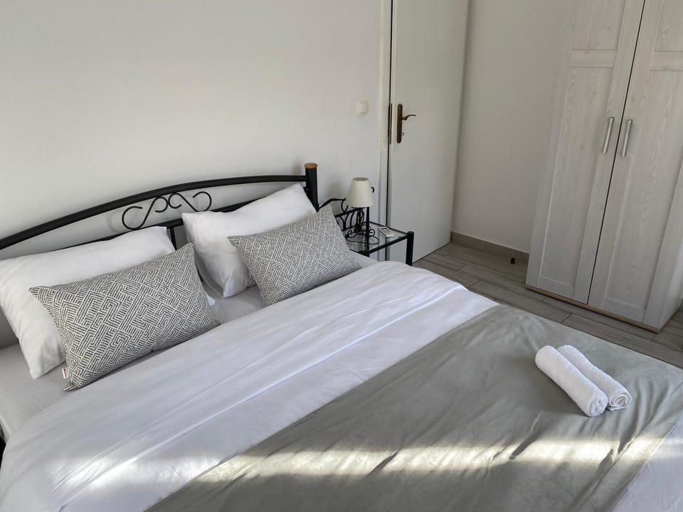 Riva Apartments Villa Thalia - Milna, Brač Apartment in Split-Dalmatia County