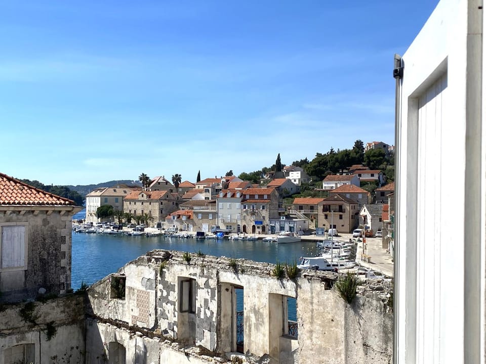 Riva Apartments Villa Thalia - Milna, Brač Apartment in Split-Dalmatia County