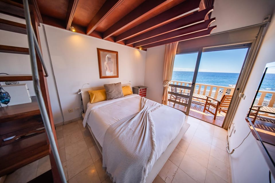 Bed, Natural landscape, View (from property/room), Photo of the whole room, Bedroom, Sea view