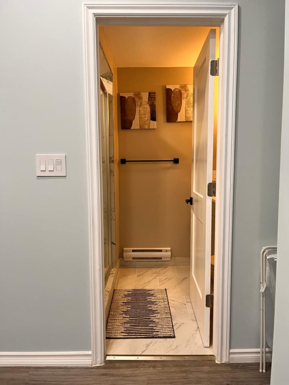 Private Apartment/Suite Apartment in Oshawa