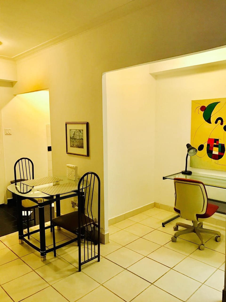 Stylish Montreal Apartment: Comfortable Stay in the Golden Square Mile Apartment in Montreal