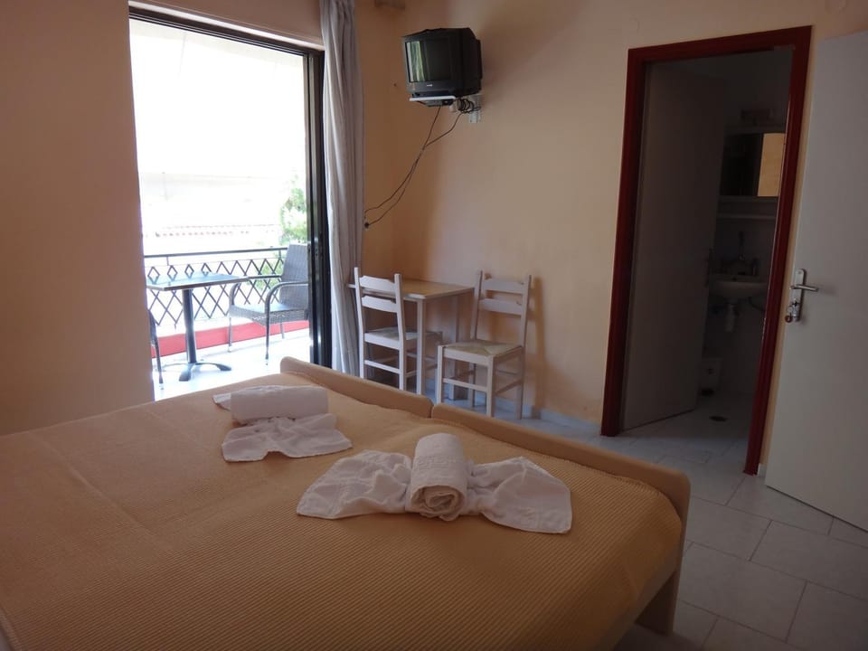 Bathroom, TV and multimedia, Balcony/Terrace, Dining area, Bedroom